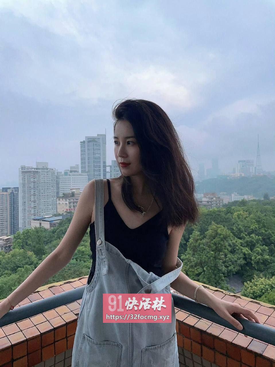 口爆大奶子