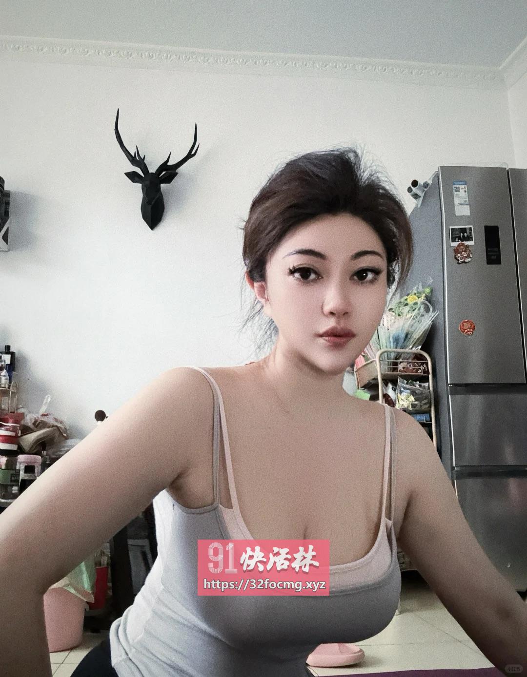 天然大胸美少妇