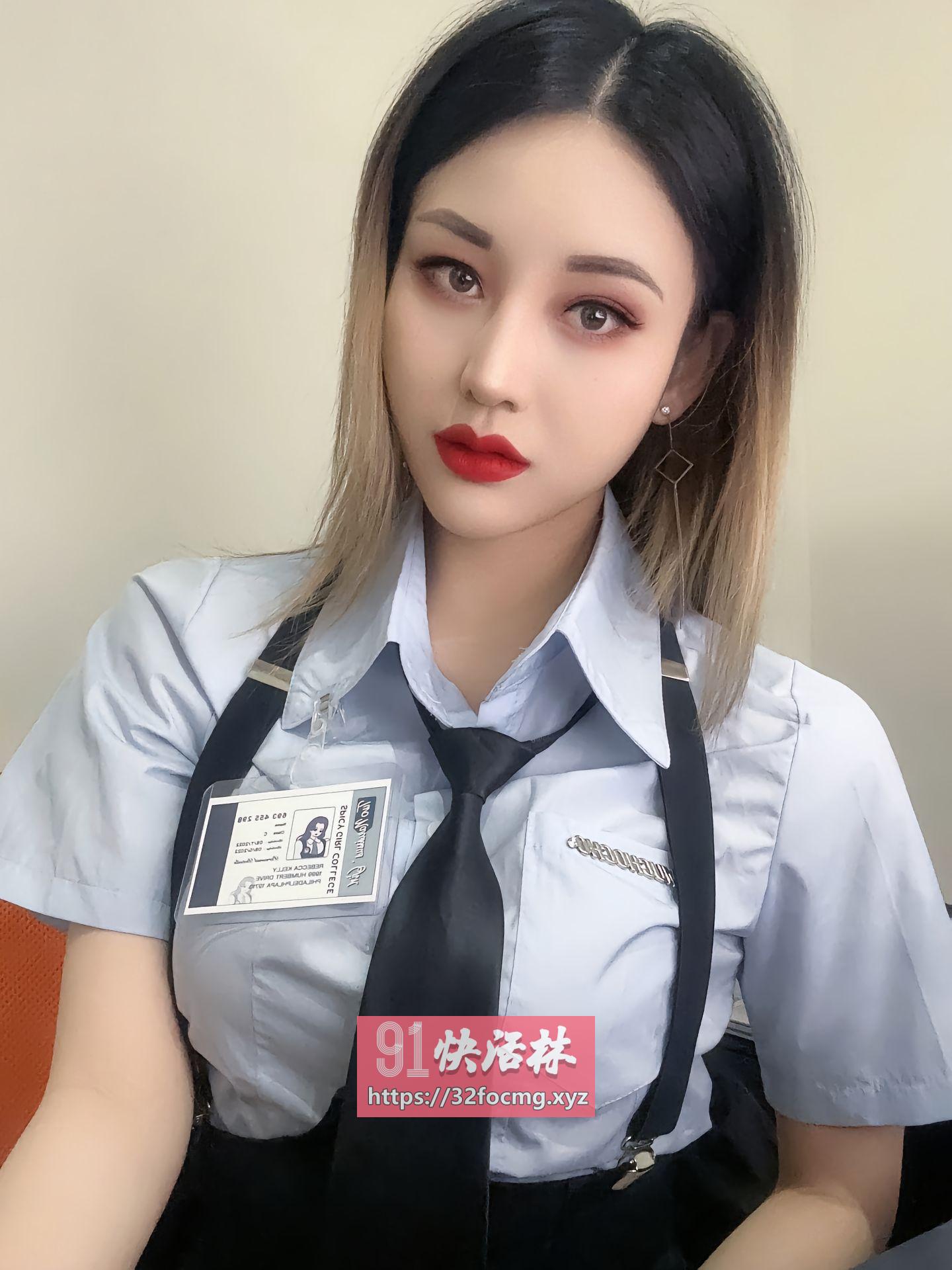 风骚大奶制服诱惑美娜