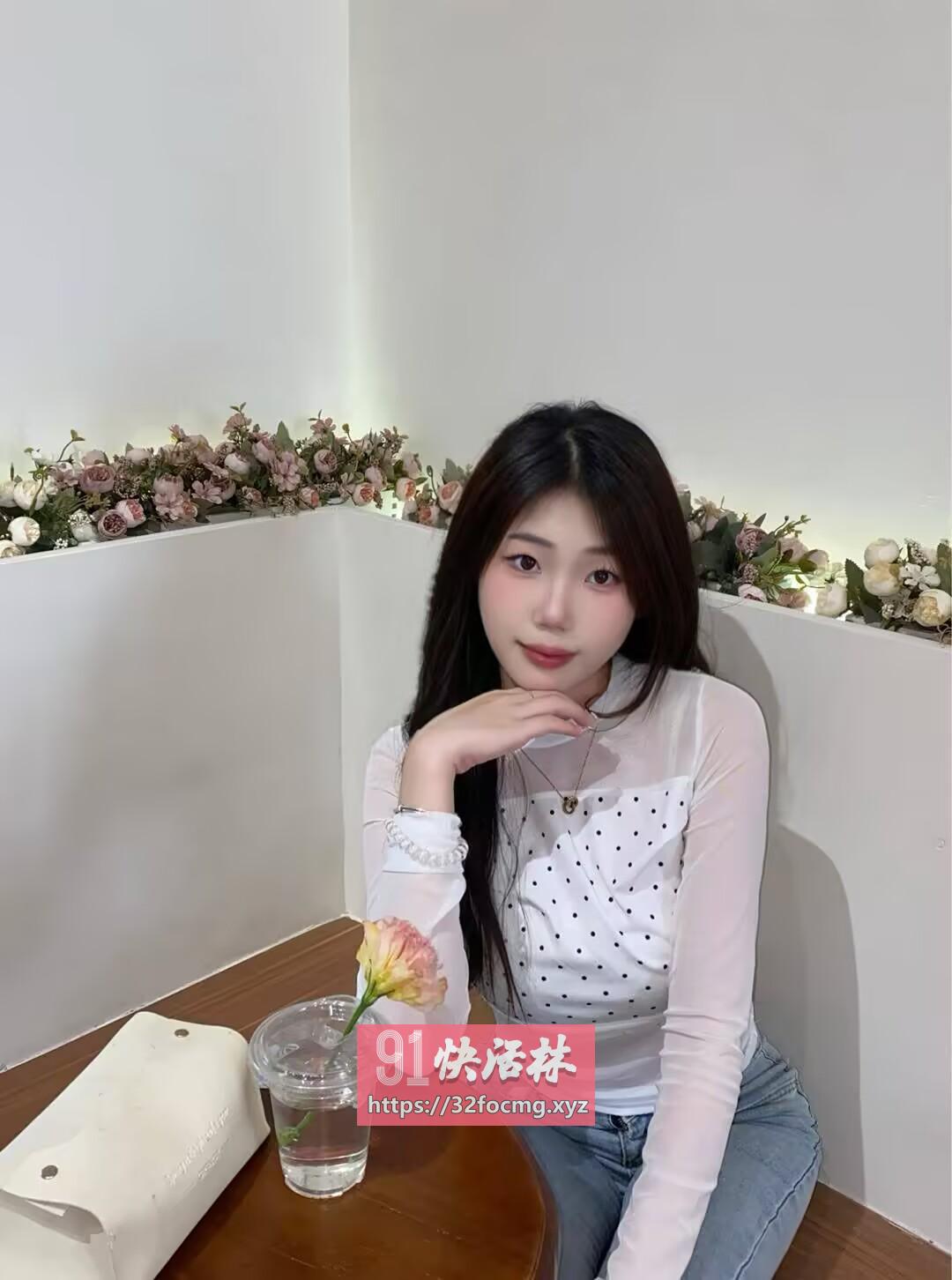 肤白光滑骚妹