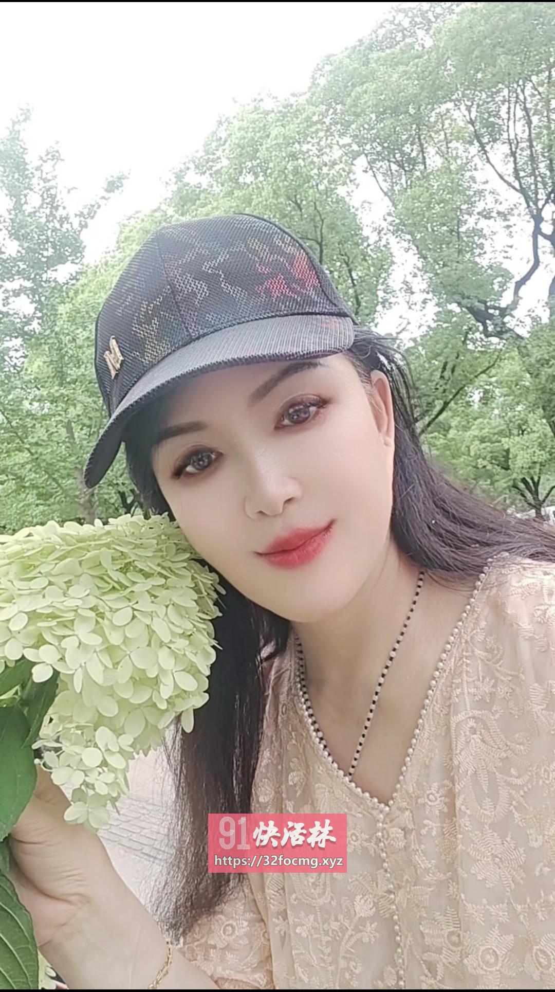 风韵犹存熟女