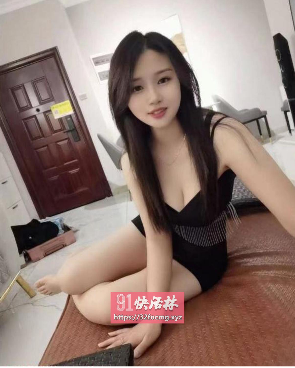 极品白嫩妹妹丰满有肉感