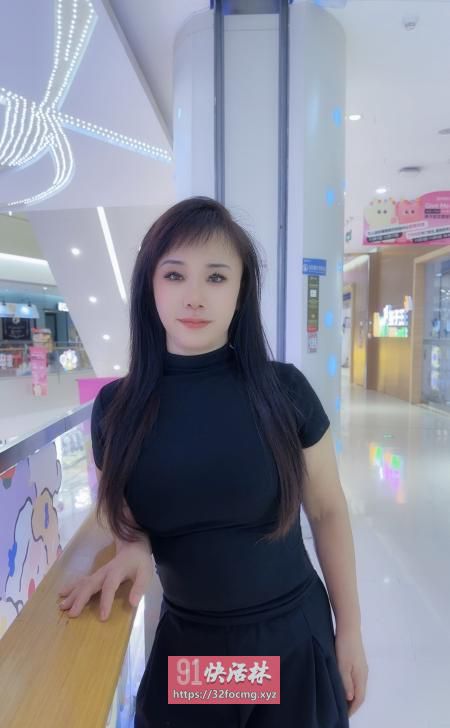 服务系爆乳姐姐