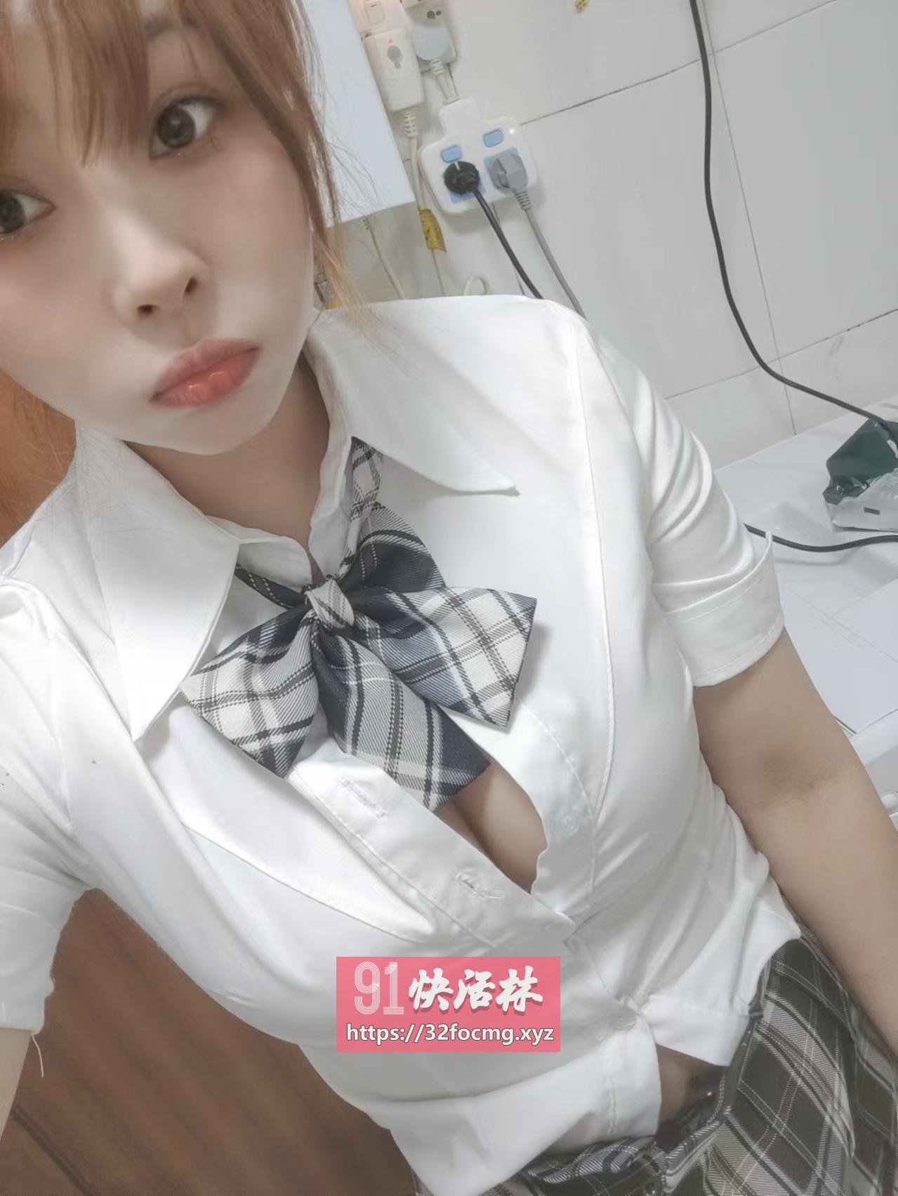 嫩穴榨精小淫妹