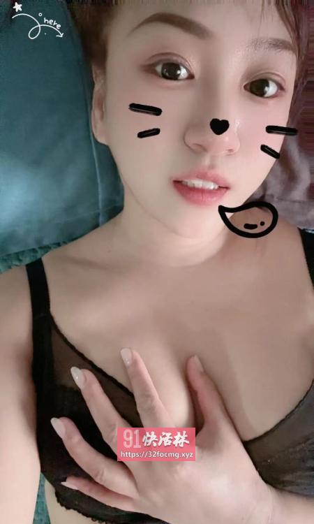 美乳骚女活好诱人