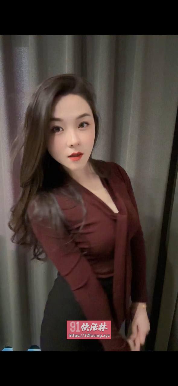 竟秀巨乳风骚女郎