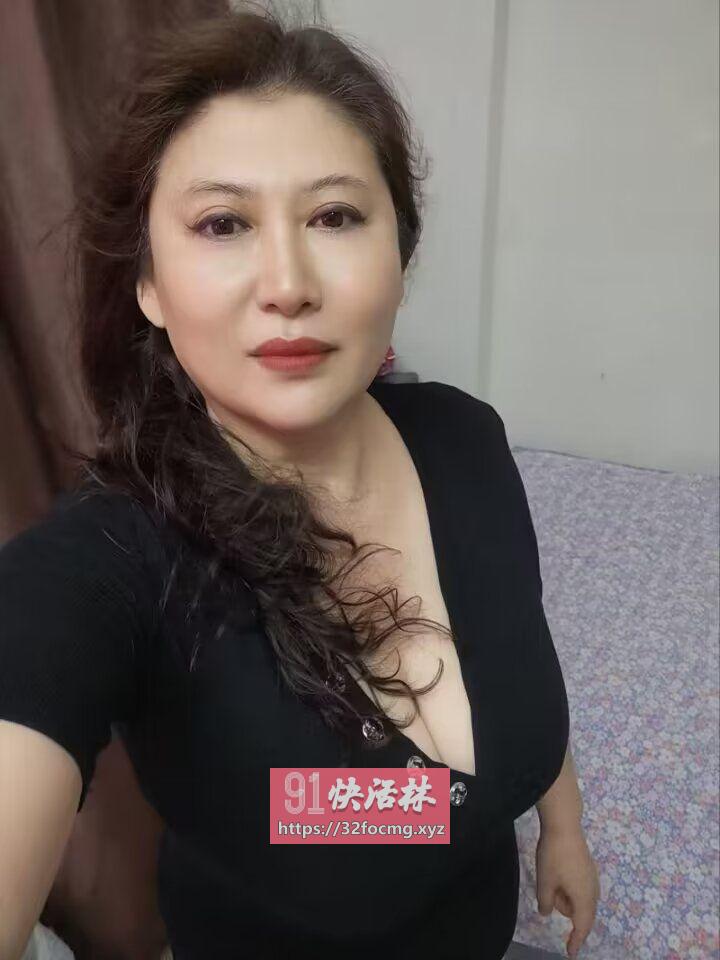 石岩大奶少妇
