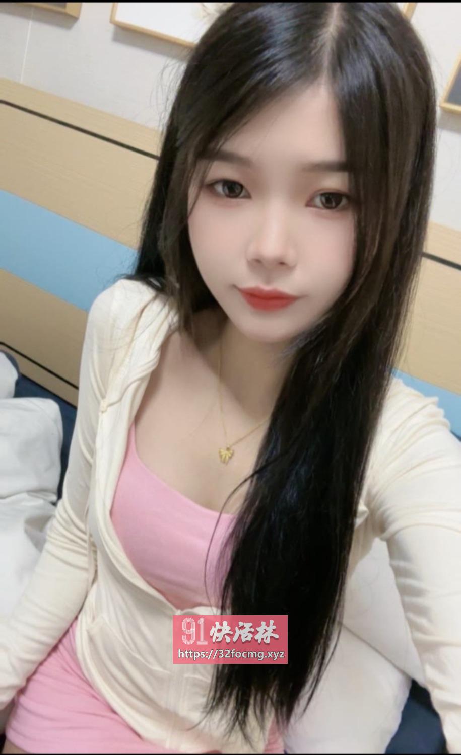 约了个娇小敏感美女
