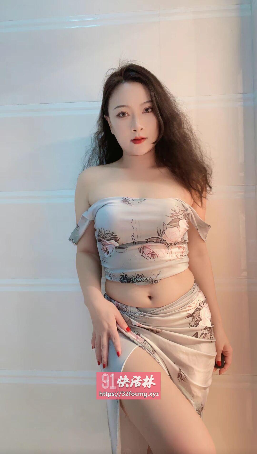 包河粉嫩白皙大奶妹