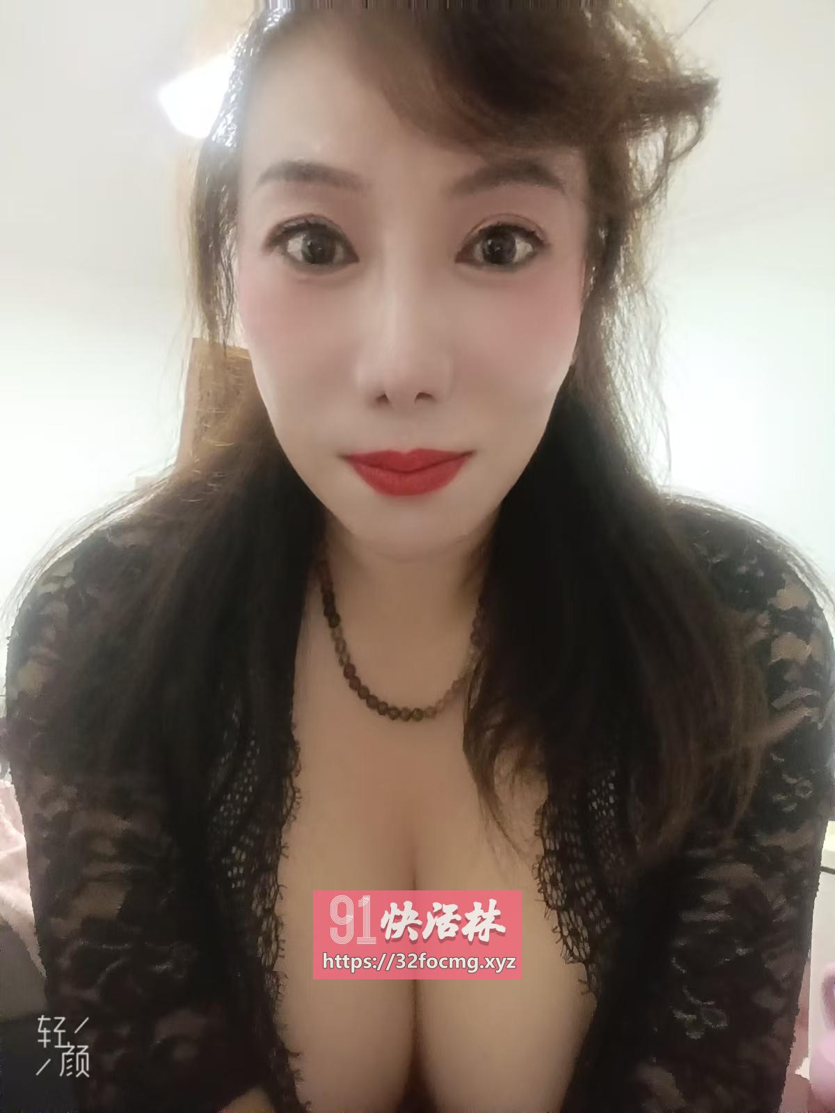 大胸少妇