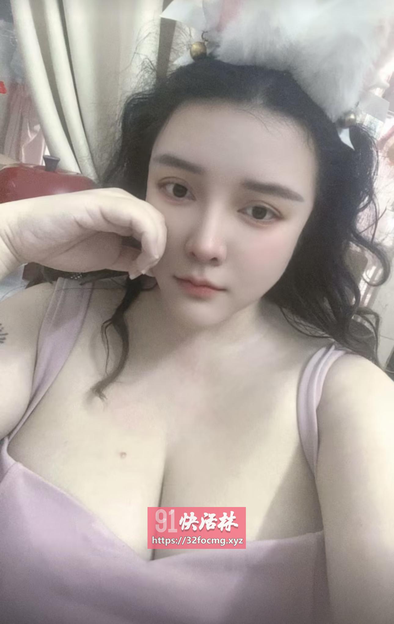大胸肥臀妩媚风骚的老师