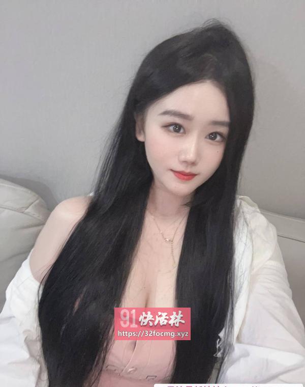 身材极品白虎嫩妹