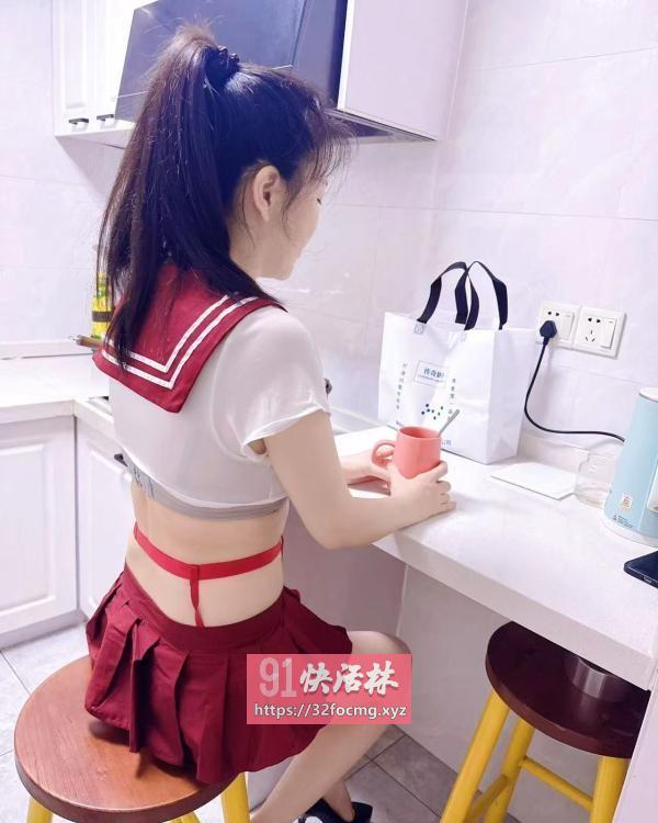 身材火辣淫荡骚妹