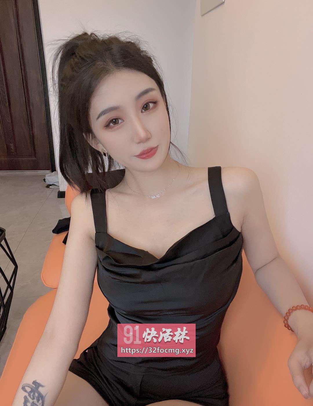 性感长腿骚女服务很到位