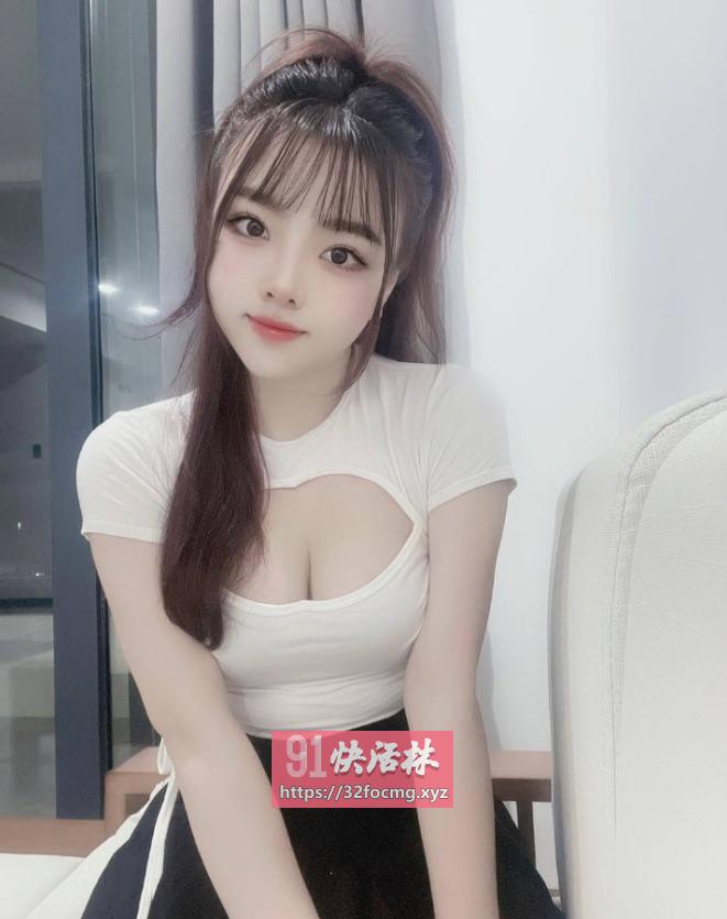 大奶翘臀骚货逼逼干净紧致