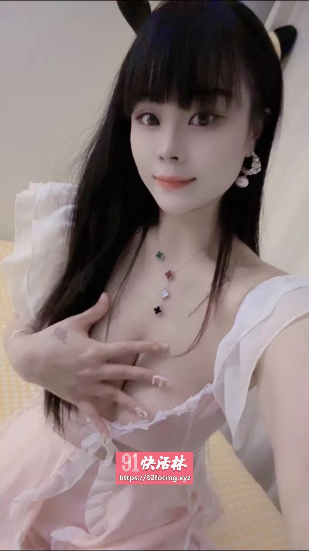单纯可爱  ，超级配合，恋爱感觉