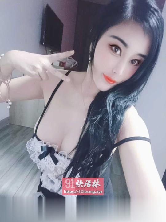 高挑白皙丰臀熟女