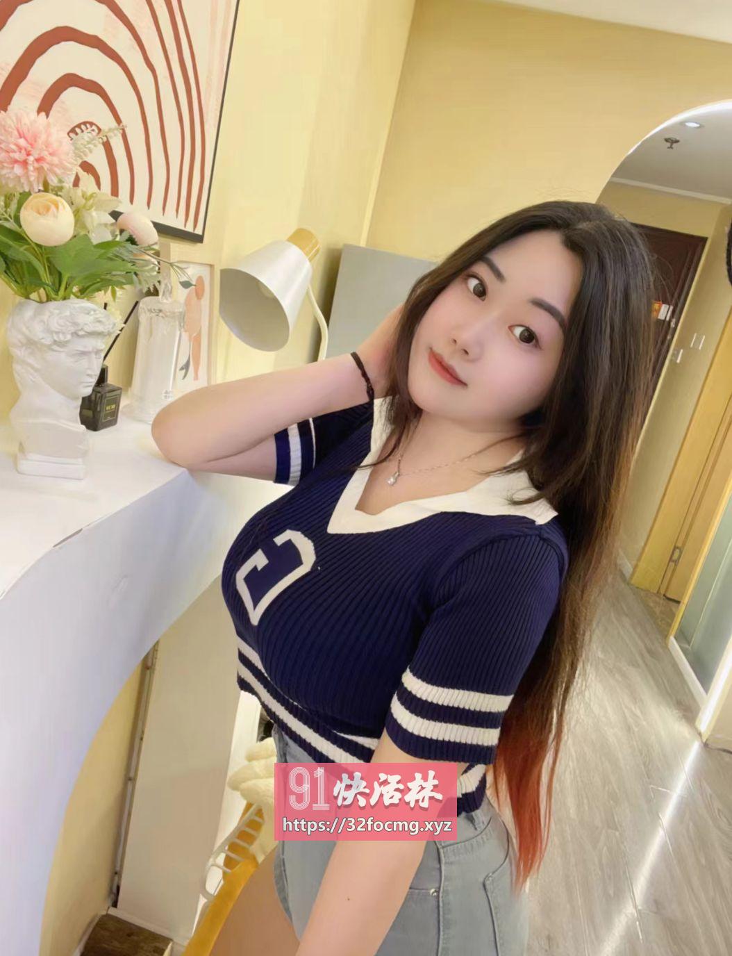 嫩妹美艳动人