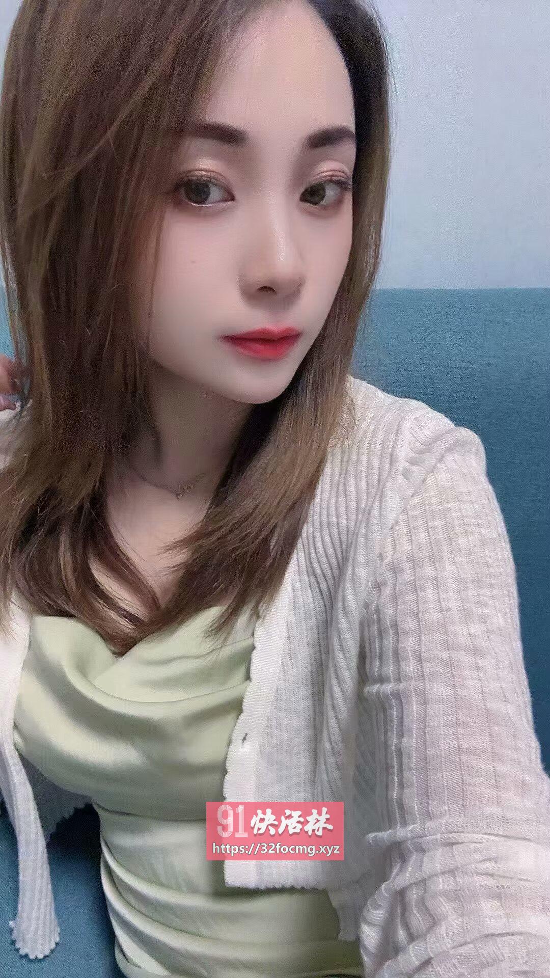 光谷99年小妹子娜娜