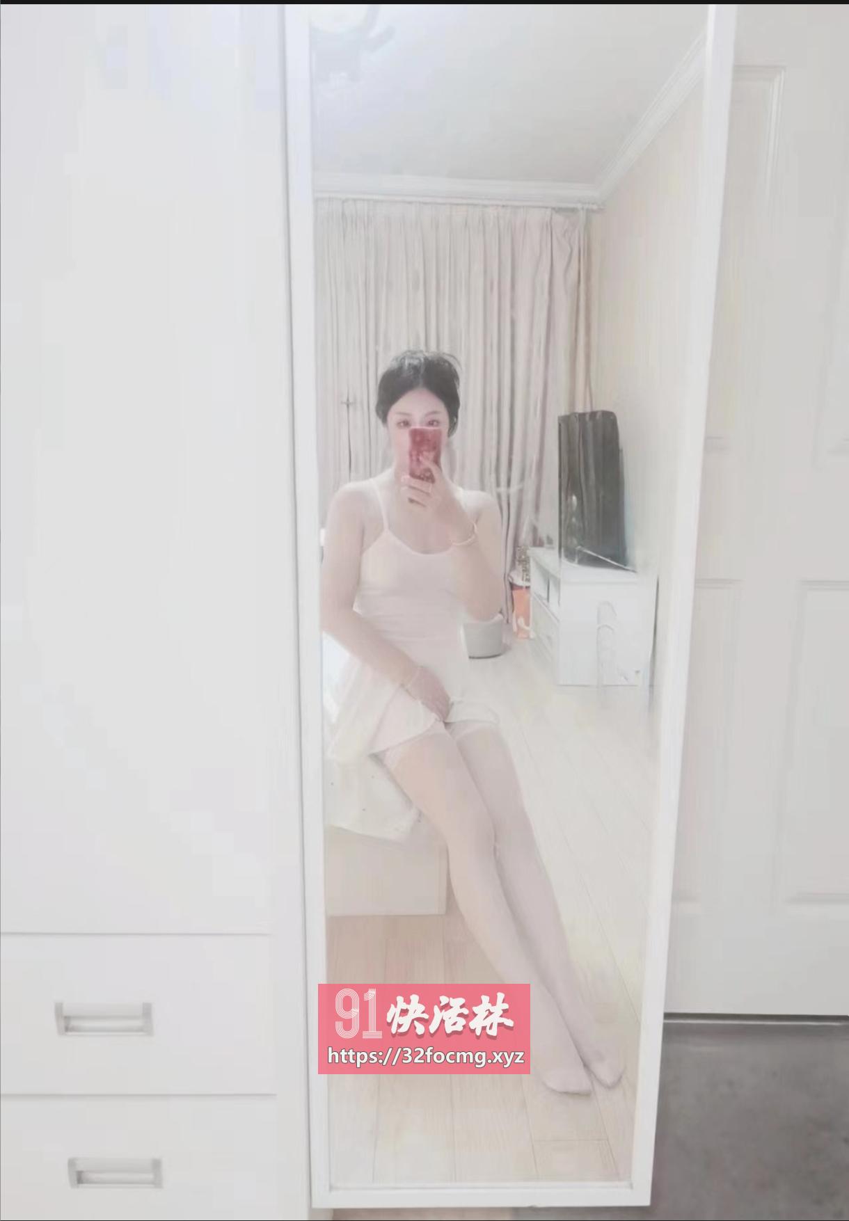 普陀胸大逼紧肤白妹子