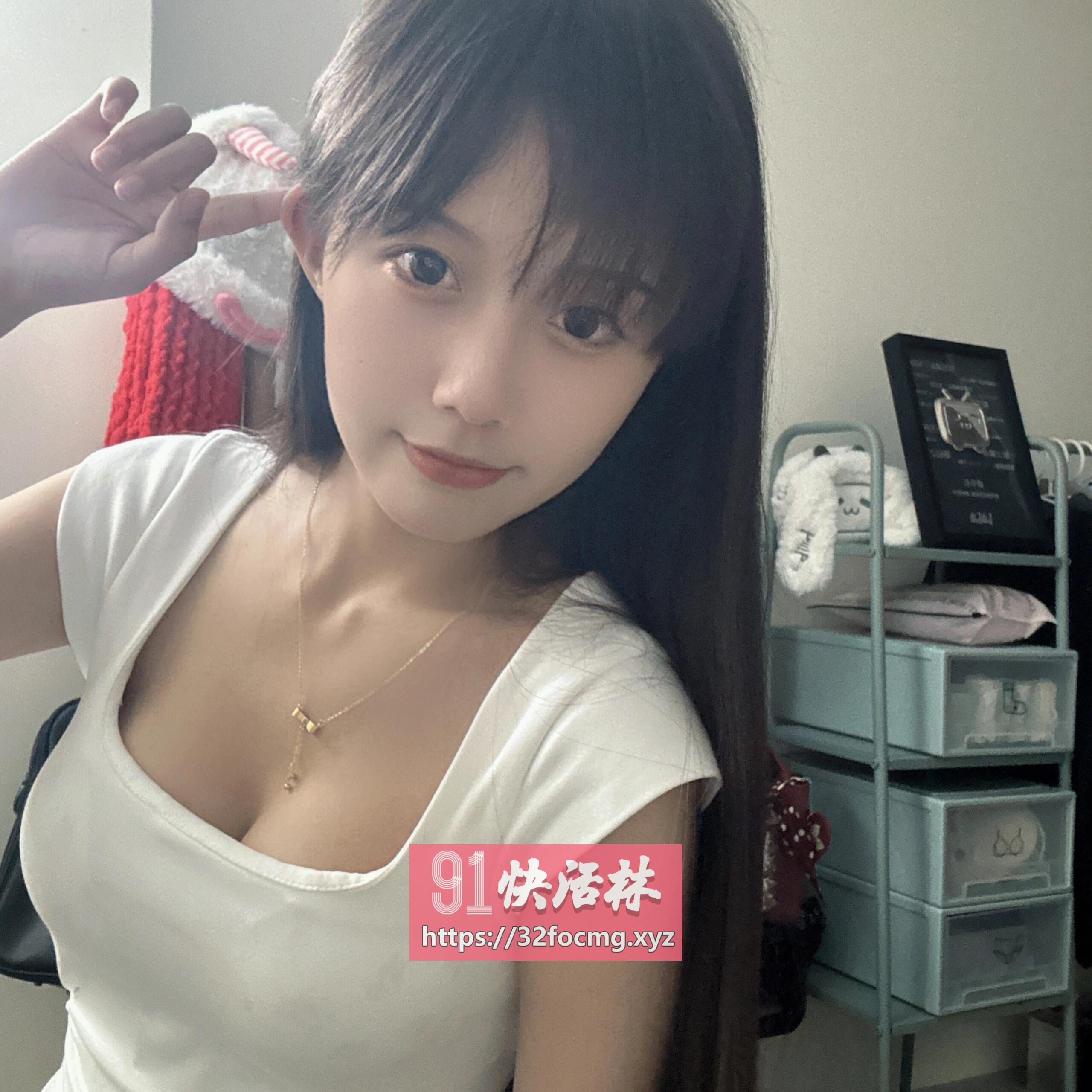 清纯反差可深喉口爆的小妹妹