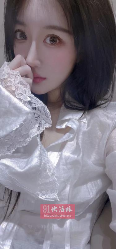 身材偏瘦 抱着干