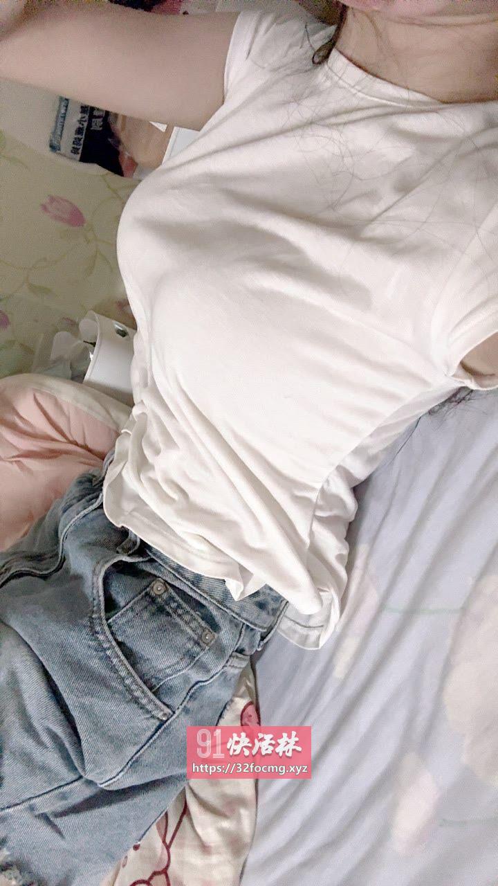 性感丰乳翘臀的小骚妇