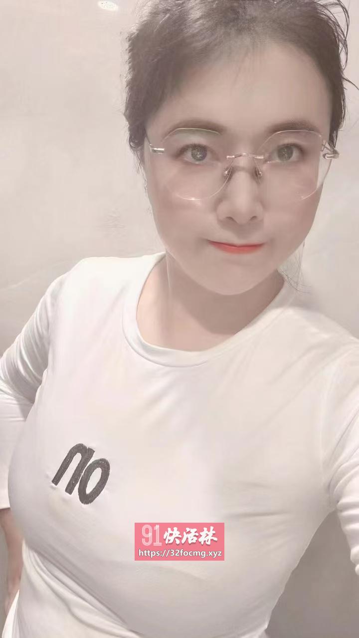 身材皮肤好少妇
