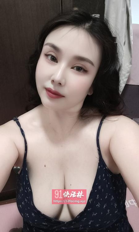 性感36D大胸妹子