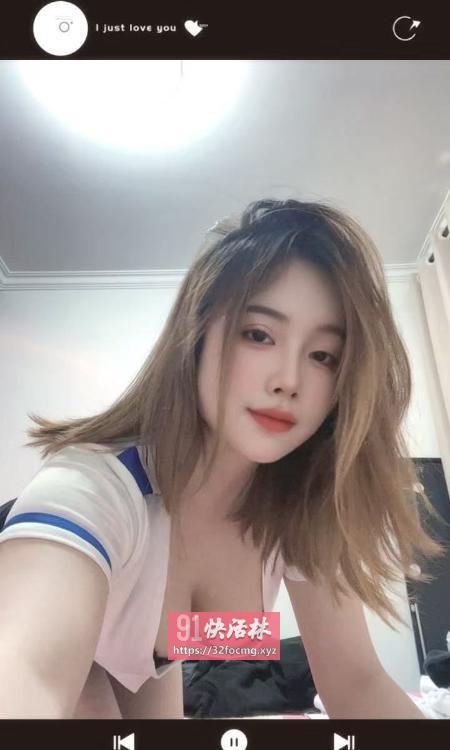 大胸性感骚女