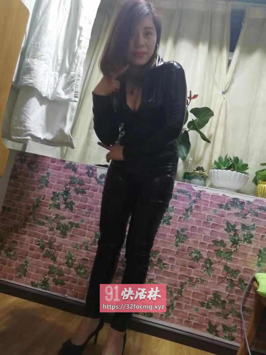 邂逅黑丝熟妇
