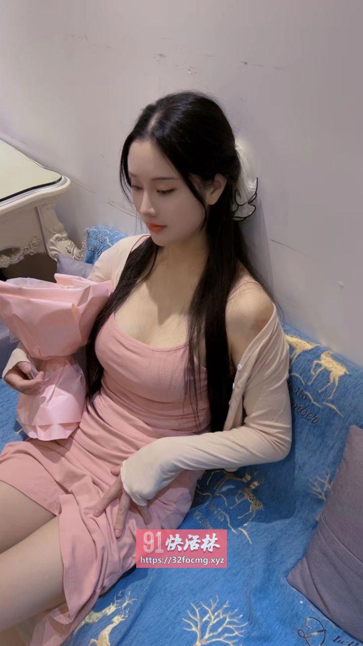 上城苗条美臀少妇