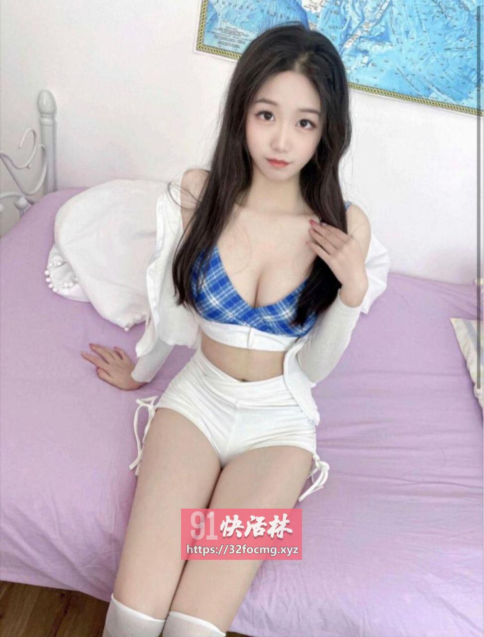 前凸后翘小穴很粉