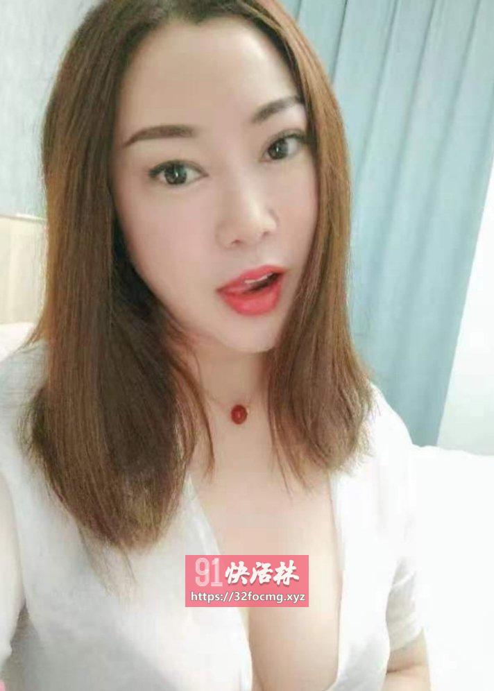 服务超棒大胸少妇