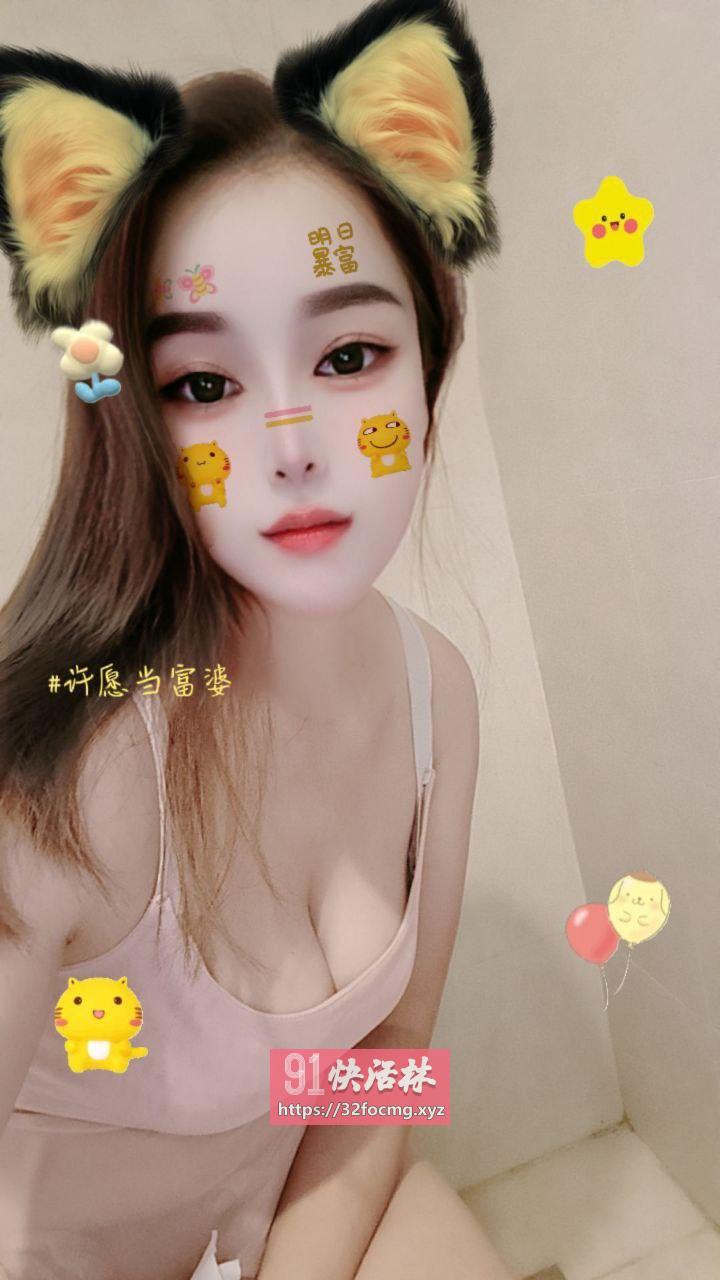 白净性感身材小姐姐