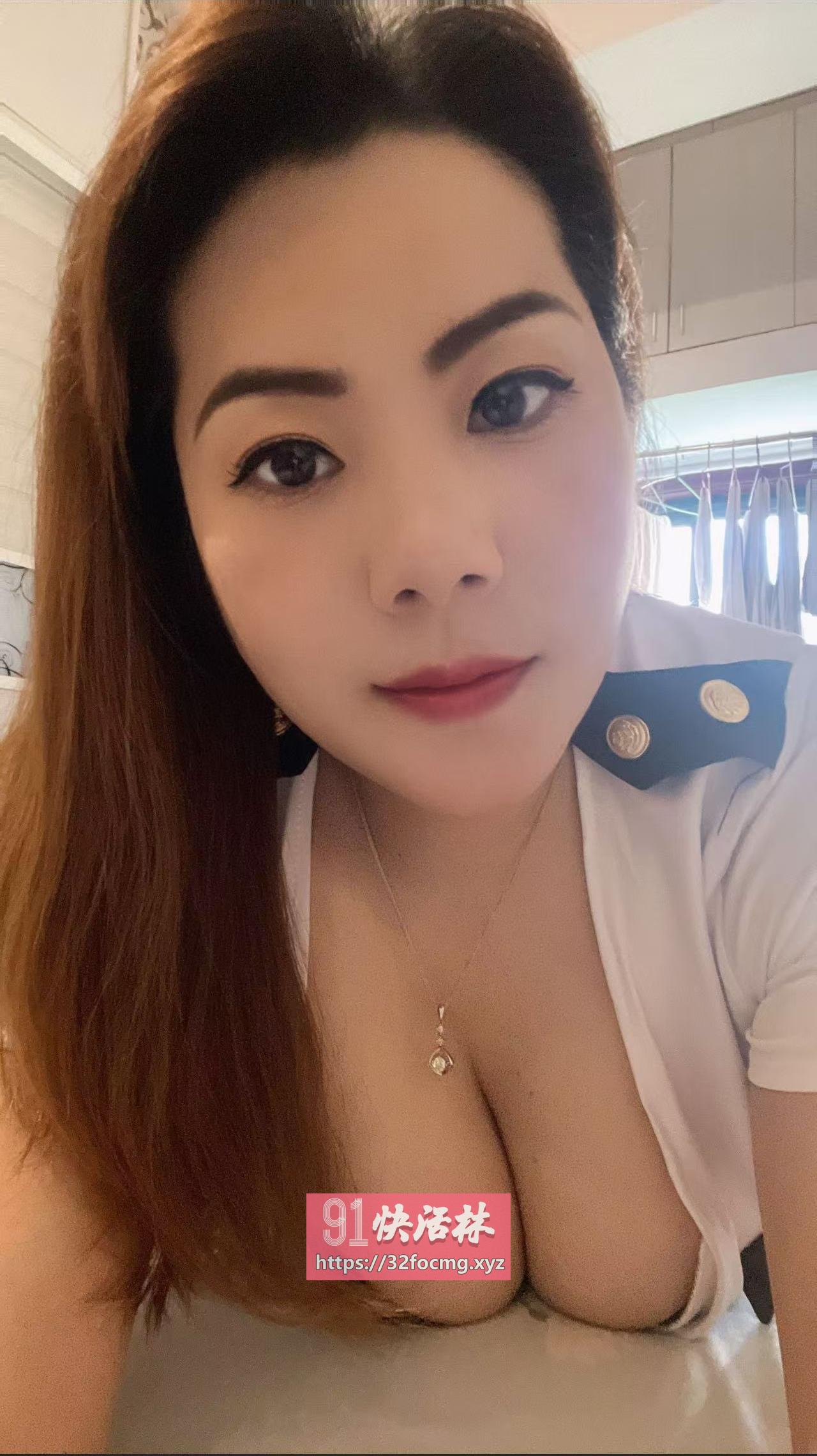 大奶牛少妇