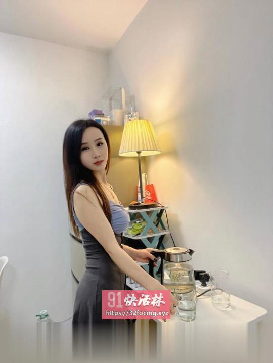 迷人大胸少妇潘金兰