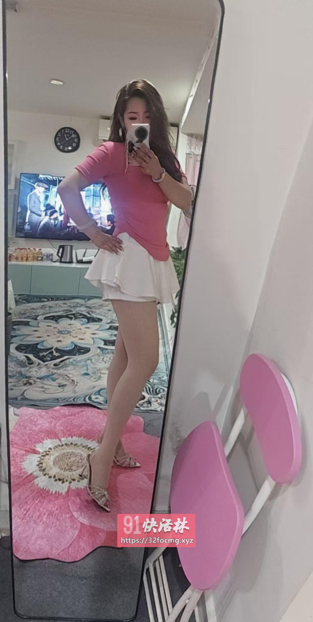 龙岗丰满辣妹贤妃