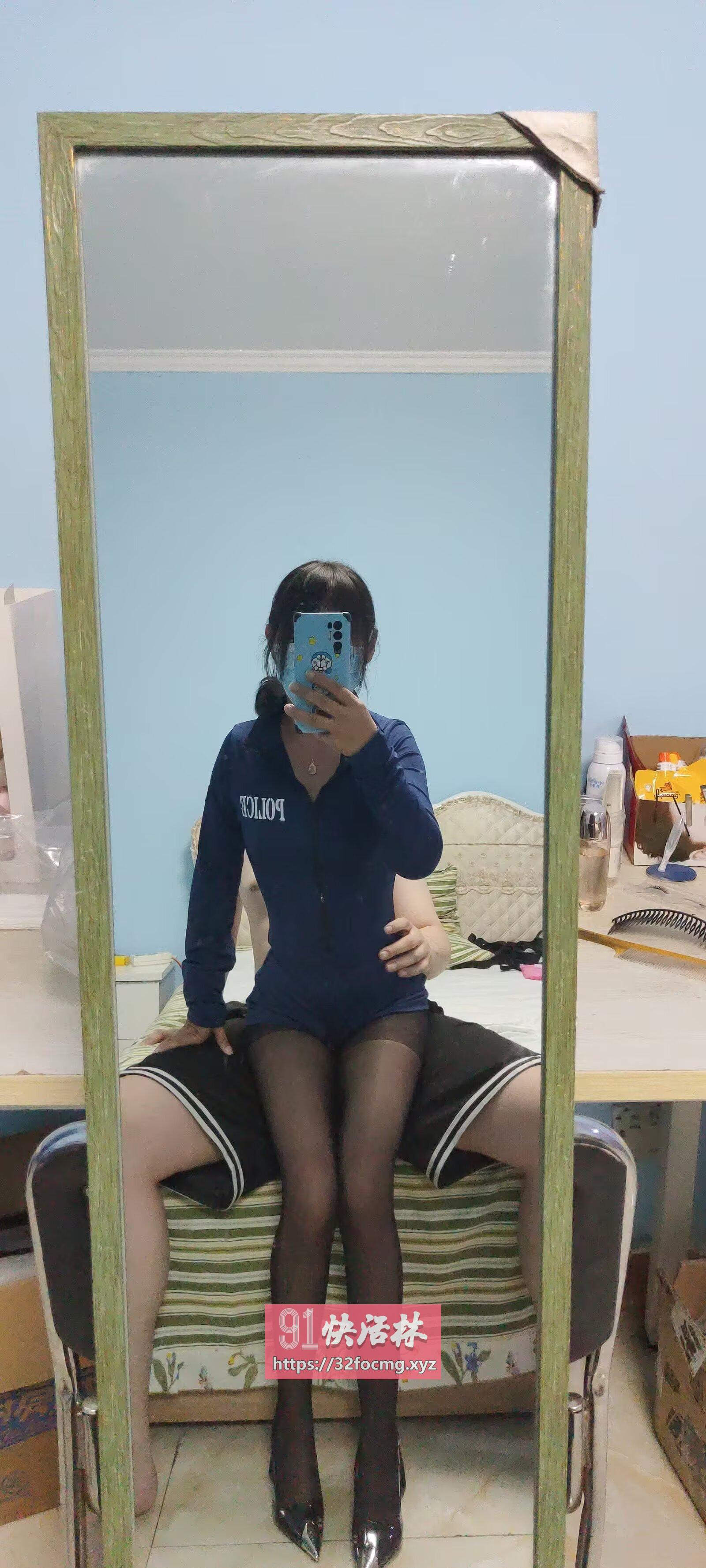兼职御姐前凸后翘