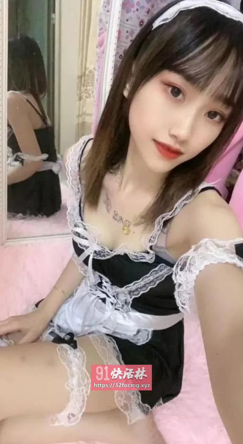 女仆装小姑娘