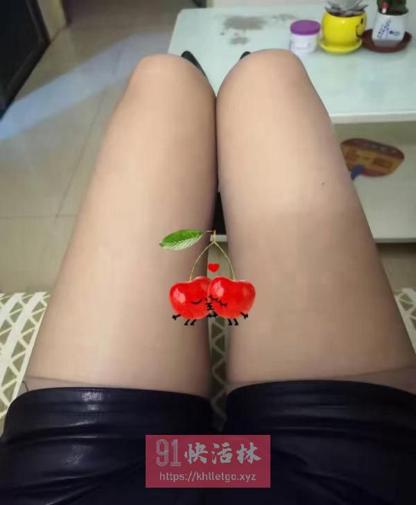 罗租黑丝美腿