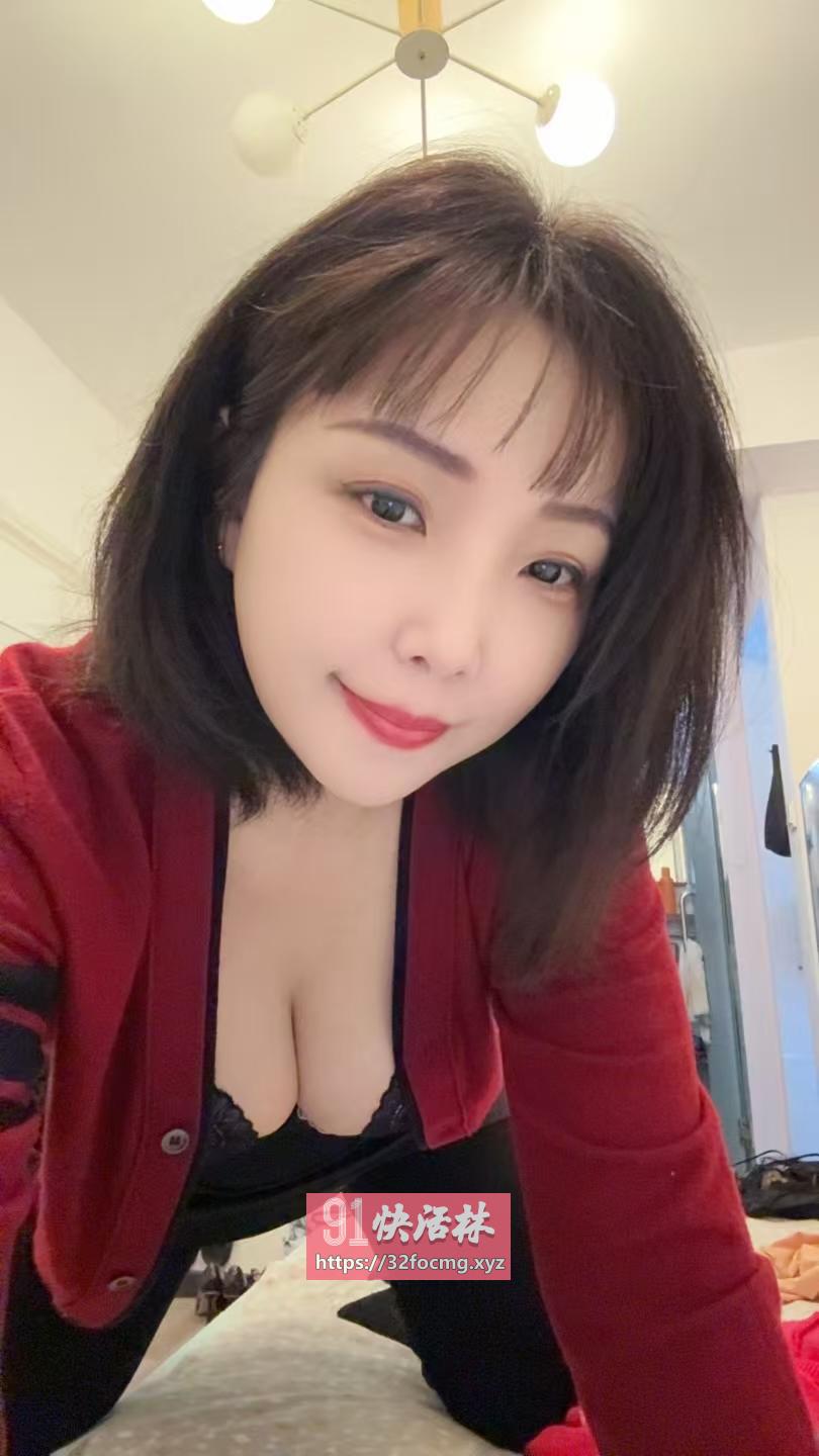 大奶制服诱惑悦悦