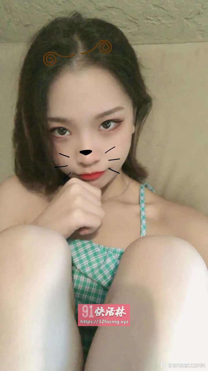 温州看似清纯反差小骚货