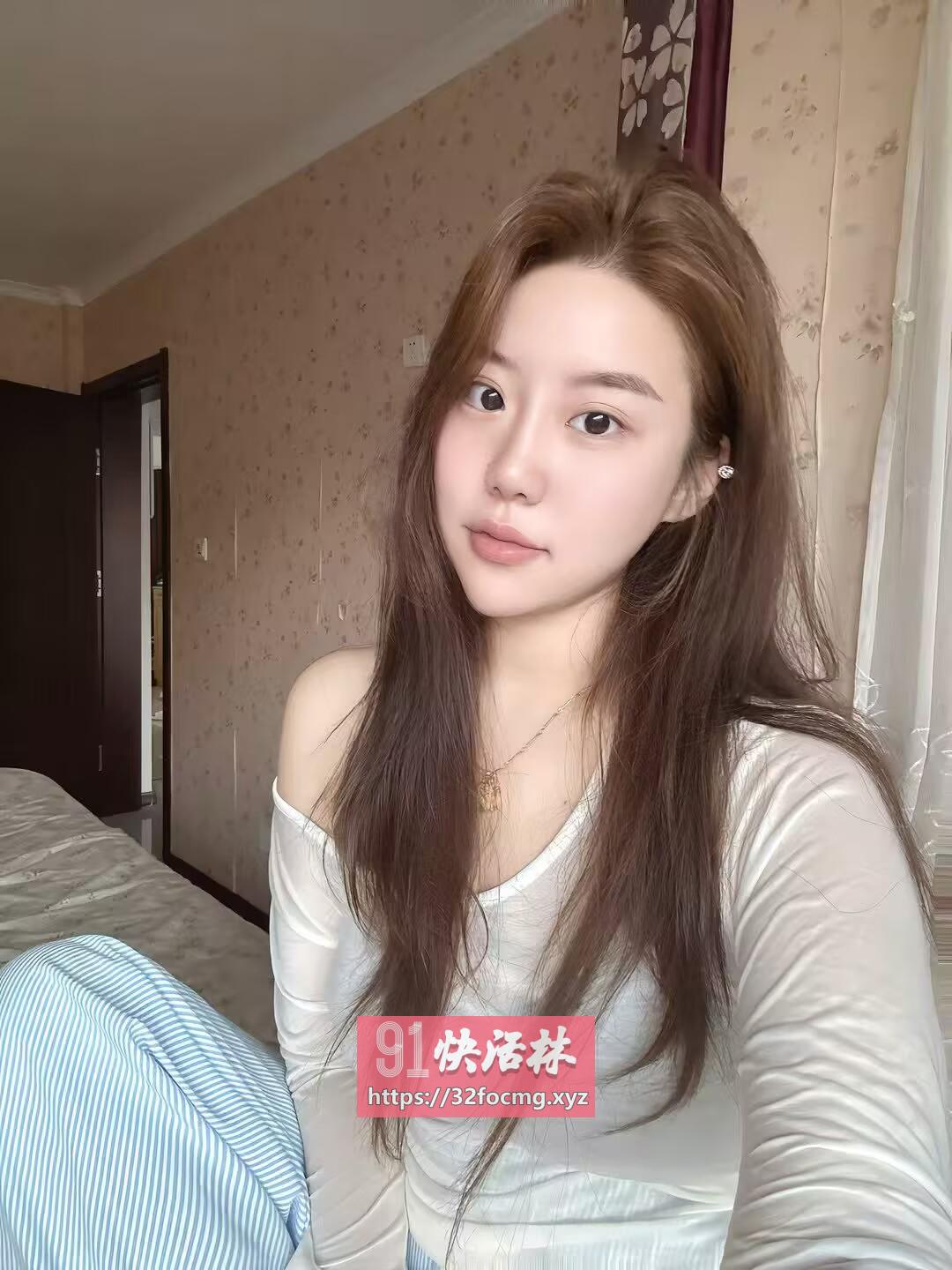 表面清纯内心非常骚