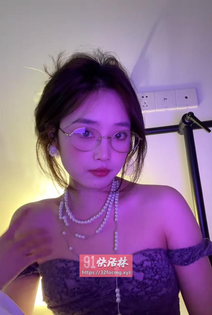 南湖白嫩妹