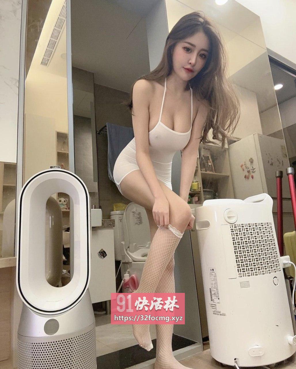 南湖大奶情趣小妹