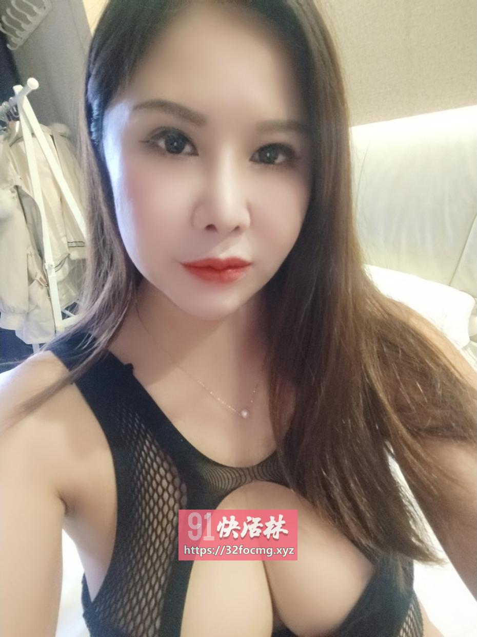 罗湖吊奶美少妇