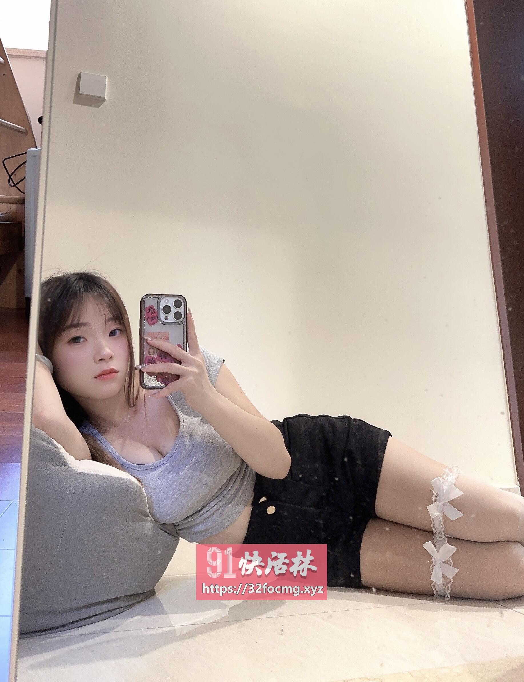 广州极品性感小白虎，拉丝大馒头逼