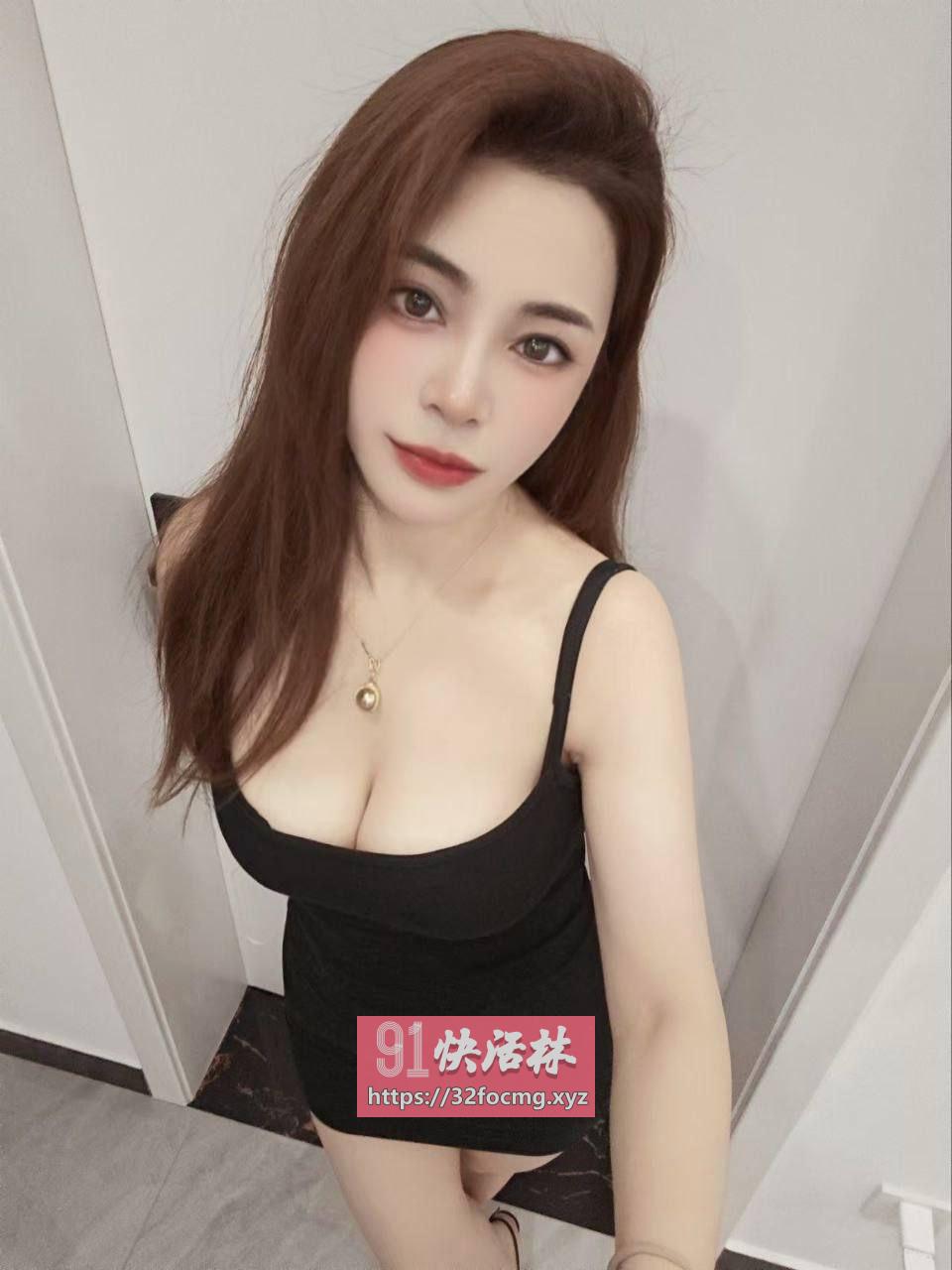 短裙丝袜大长腿御姐