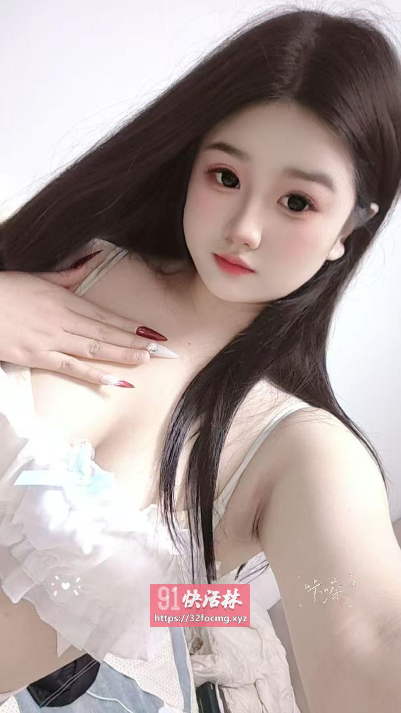 大胸肤白的小姐姐